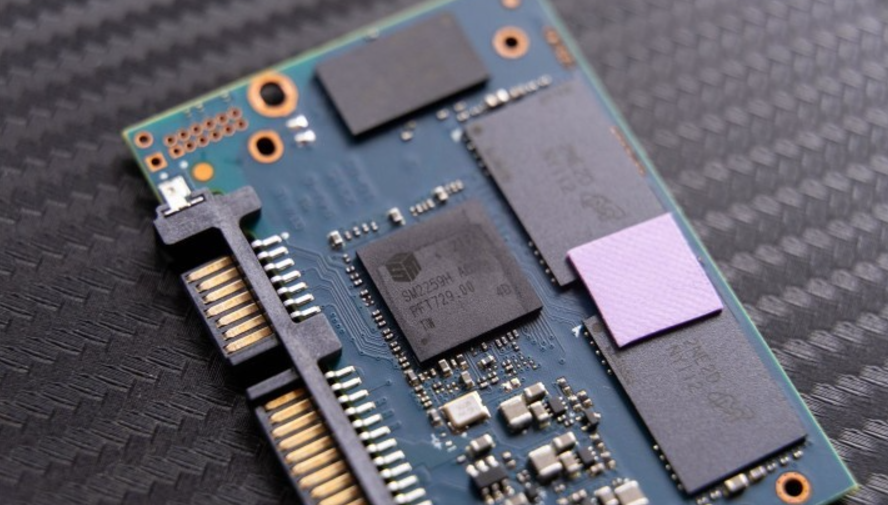 英睿达MX500 SSD